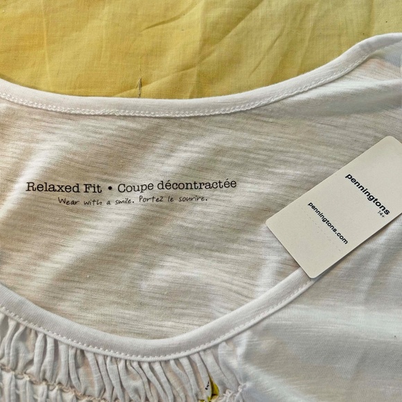 T-SHIRT, RUCHED NECK, WHITE WITH PRINT, SIZE 4X, GLASS SPARKLE ACCENTS, VEE NECK - Picture 7 of 9